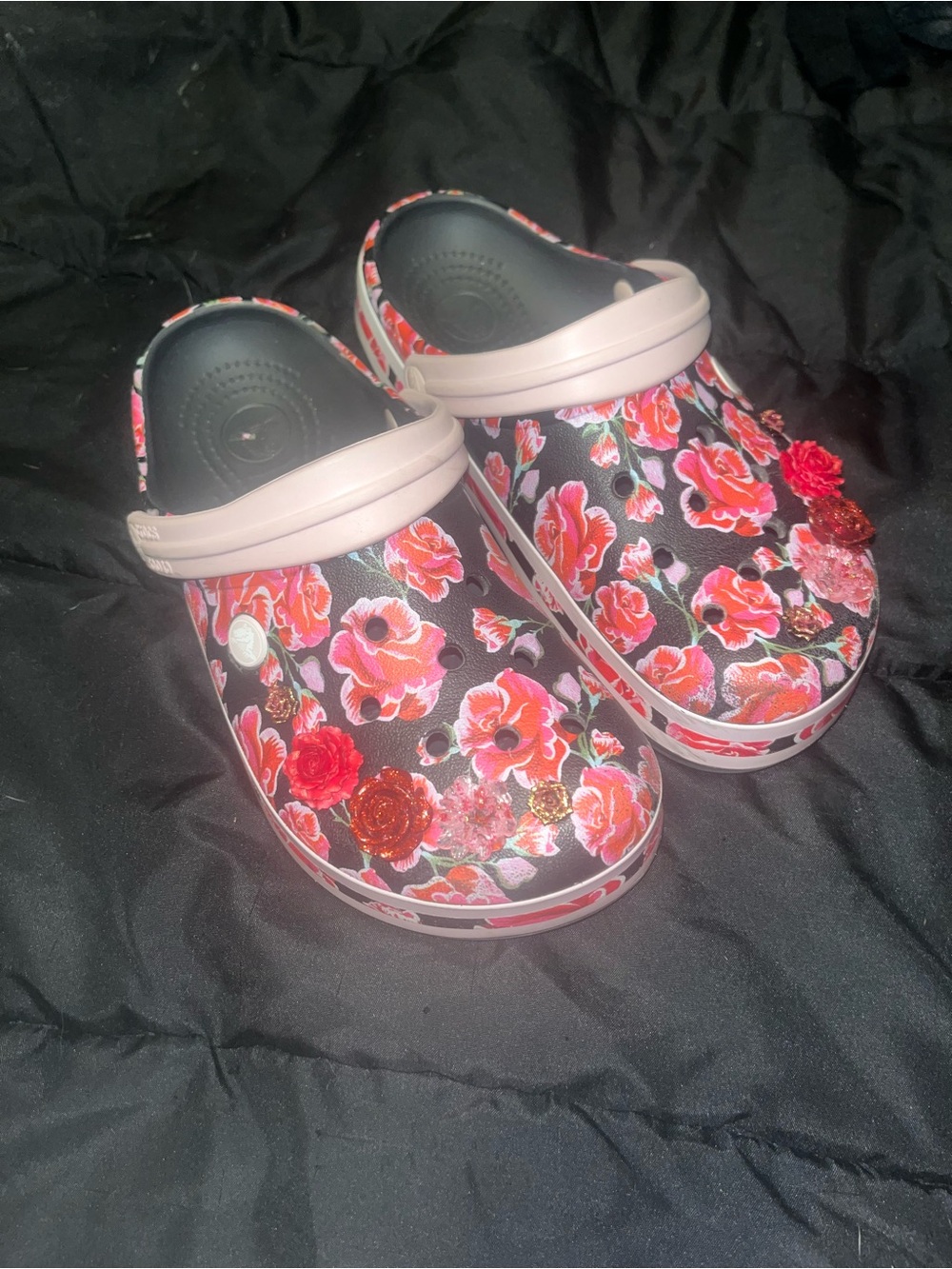 Rare CROCS crocband Floral Clog in Black and red with charms w8 m6